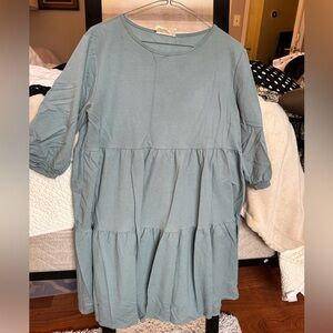 Puff-sleeve boutique dress